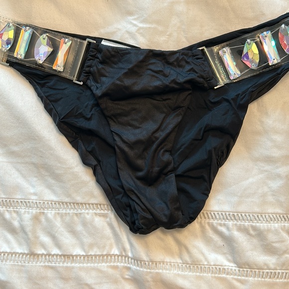 Beach Bunny Bikini - Picture 4 of 6